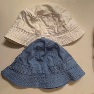 Original 90’s Set of 2 chino bucket hats in white and light blue (xl 10-14 kids)